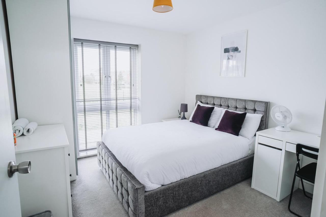 Apartamento Deluxe 2 Bed Flat In Patchway Near Aztec West And Cribbs Causeway Bristol Exterior foto