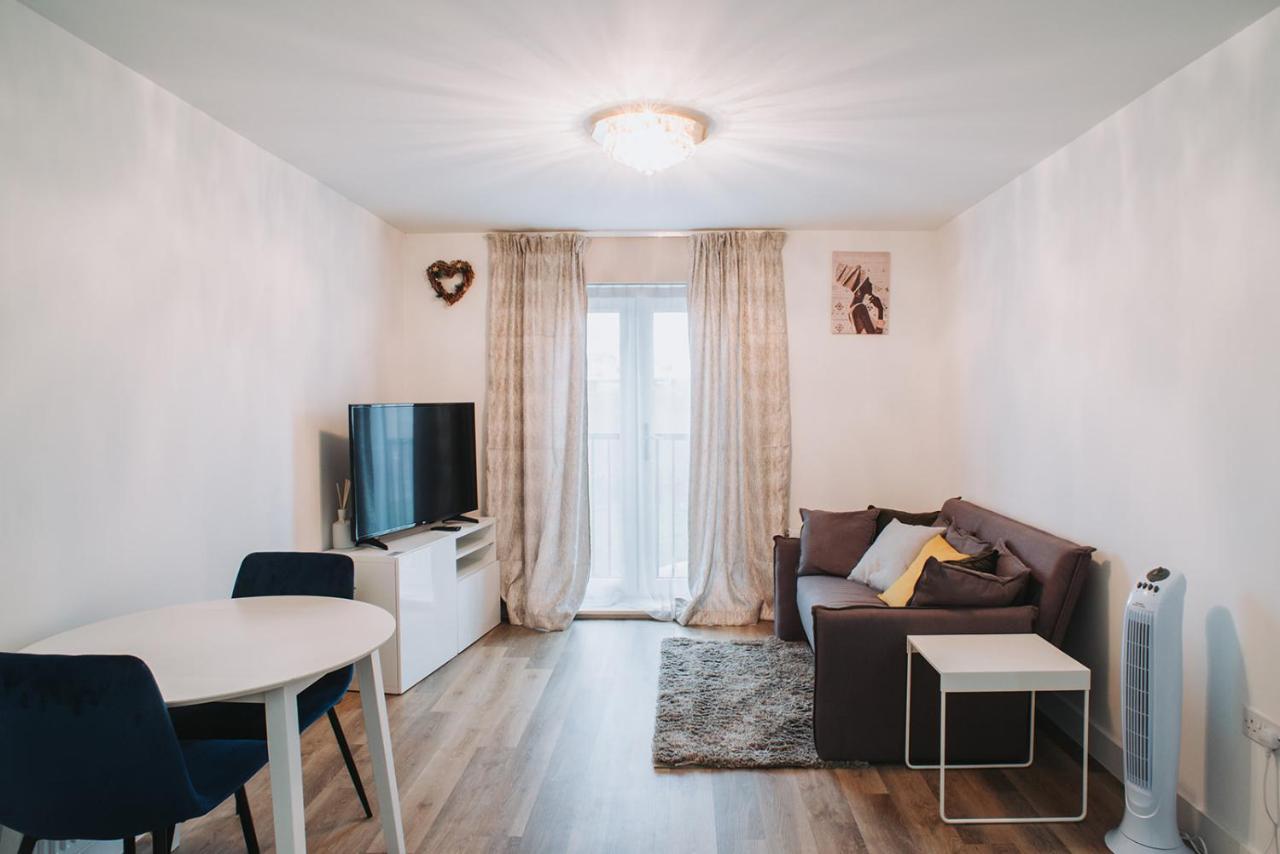 Apartamento Deluxe 2 Bed Flat In Patchway Near Aztec West And Cribbs Causeway Bristol Exterior foto